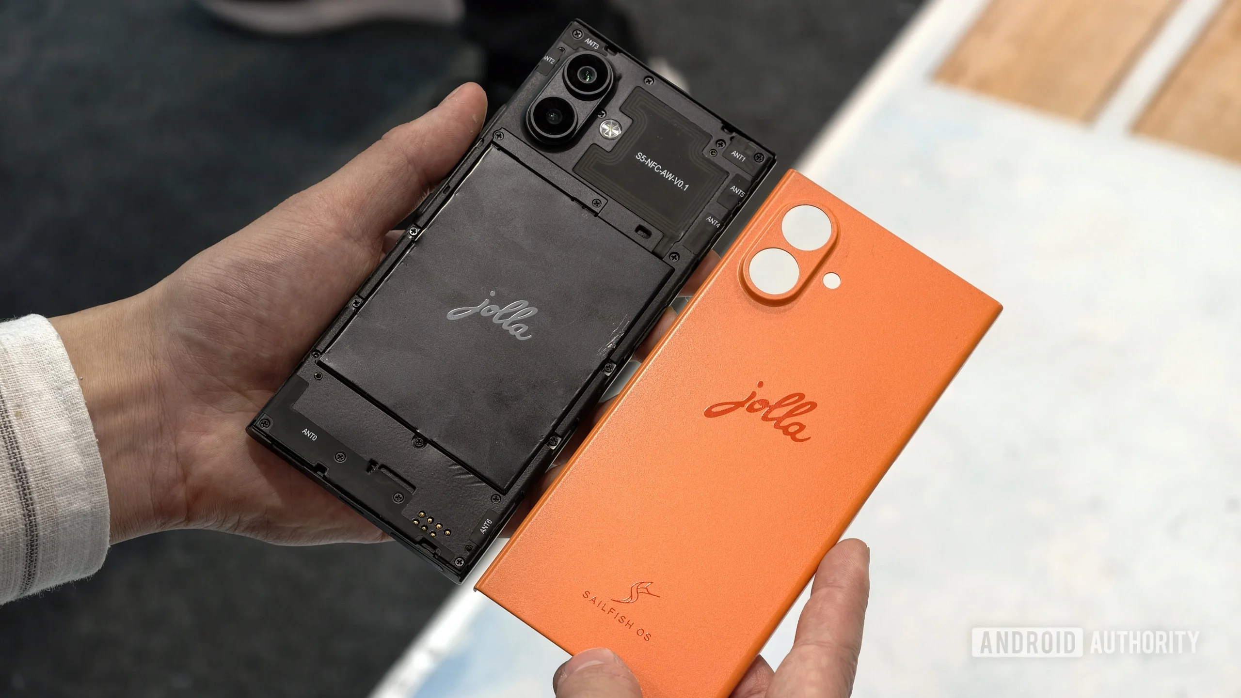 Jolla Phone 2026 hands-on: The world outside Android and iOS is exciting